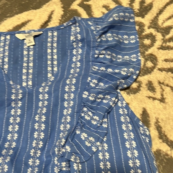 Croft & barrow top. Like new. Floral size XL v neck - Picture 2 of 4